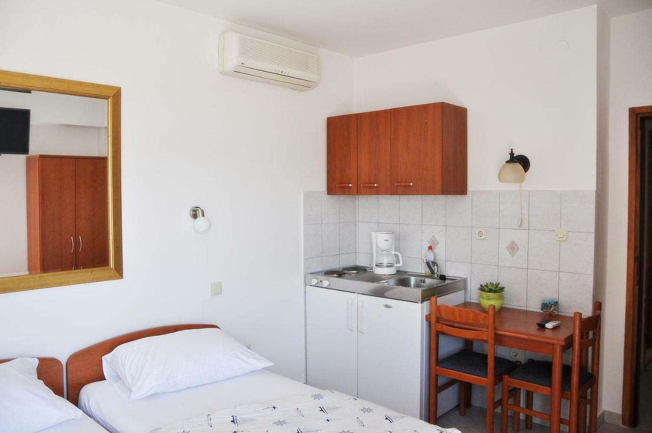 Sunrise Apartments And Studio Apartments Локва-Рогозница Экстерьер фото
