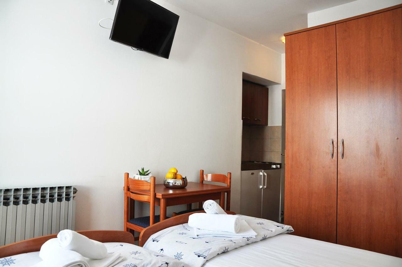 Sunrise Apartments And Studio Apartments Локва-Рогозница Экстерьер фото